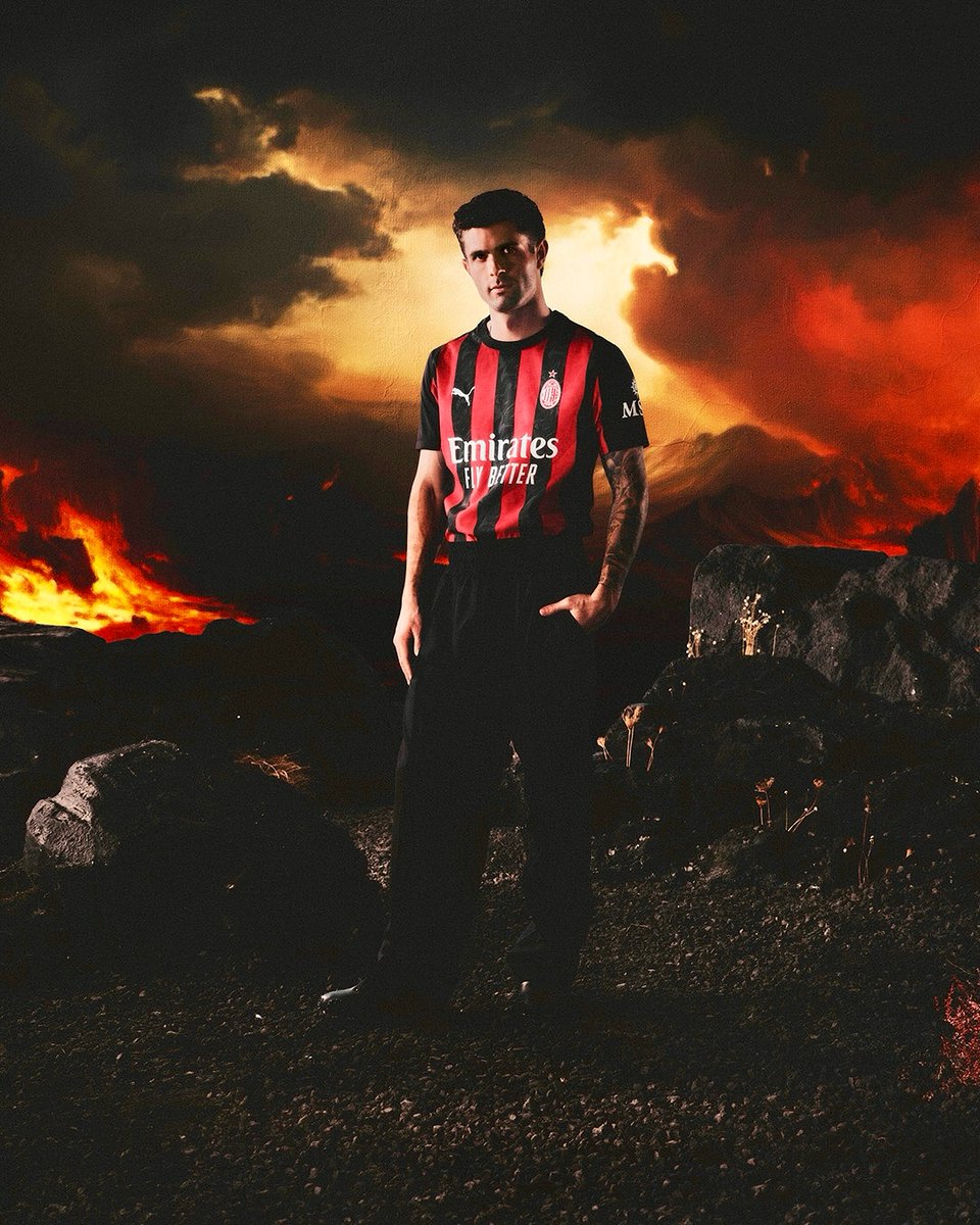 FilippoIJC's tweet photo. 🔥 "The Devil is in the details" 🔴⚫

AC Milan e PUMA svelano l’Home kit 2025/26: strisce rossonere infuocate, stemma rosso fuoco e un omaggio alla visione del fondatore Kilpin.

Un kit infernale per onorare 125 anni di storia. 🔥

Cosa ne pensate? 
#acmilan #footballshirt #IJC https://t.co/ObQOAKNVOj