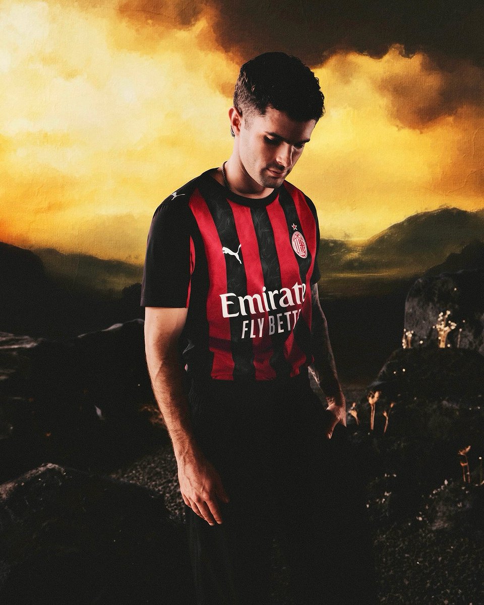 FilippoIJC's tweet photo. 🔥 "The Devil is in the details" 🔴⚫

AC Milan e PUMA svelano l’Home kit 2025/26: strisce rossonere infuocate, stemma rosso fuoco e un omaggio alla visione del fondatore Kilpin.

Un kit infernale per onorare 125 anni di storia. 🔥

Cosa ne pensate? 
#acmilan #footballshirt #IJC https://t.co/ObQOAKNVOj