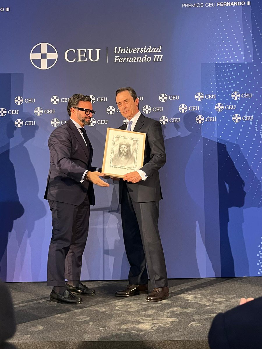 Covap's tweet photo. Premio a la Empresa Innovadora en los #PremiosCEUFernandoIII25 🏆65 años liderando un modelo agroalimentario de calidad, sostenible y comprometido. Gracias a quienes día a día hacen posible esta gran cooperativa.

📲 https://t.co/uUPJ5SCtNt 

#COVAP @CEUAndalucia https://t.co/uJ0Qdjqepf