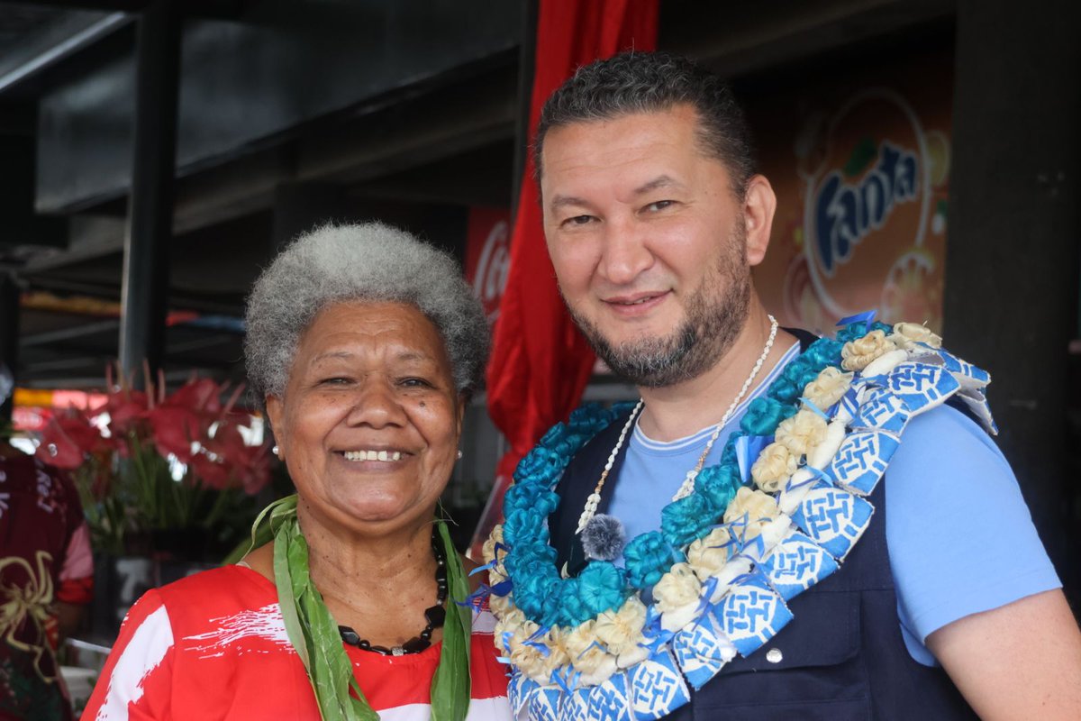 🎥Coming soon from Suva Market 🇫🇯
<a href="/UNVolunteers/">UN Volunteers</a> Executive Coordinator <a href="/ToilyKurbanov/">Toily Kurbanov</a> stopped by to chat with market vendors — swapping stories, talking volunteerism, and sharing thoughts on what the International #VolunteerYear 2026 could mean for communities like theirs.