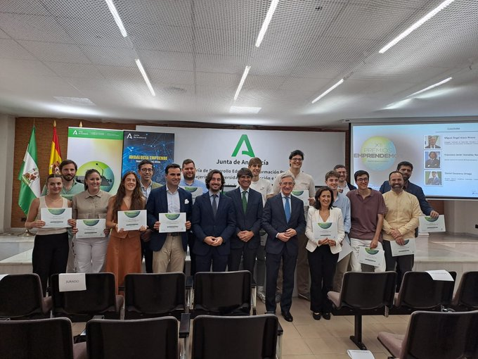 aemprende's tweet photo. 🙌Enhorabuena a las 5 empresas sevillanas finalistas de los #PremiosEmprendemos2025:
▪️@eon_sea
▪️#Agrointel
▪️#M2RAGROFARM
▪️#Tecnoalgae
▪️#Cultiply
🟧#TOP50: #Algaslime #Biomixing y #Minifunkids
🔗Noticia: https://t.co/aGerFdI6gv
#EmprendeAND https://t.co/ko6QOOAdwF