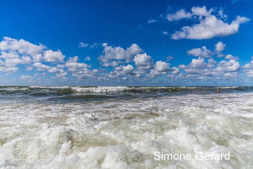 Goedemorgen. 12 graden, wind. Er woei een bui voorbij. #Callantsoog.