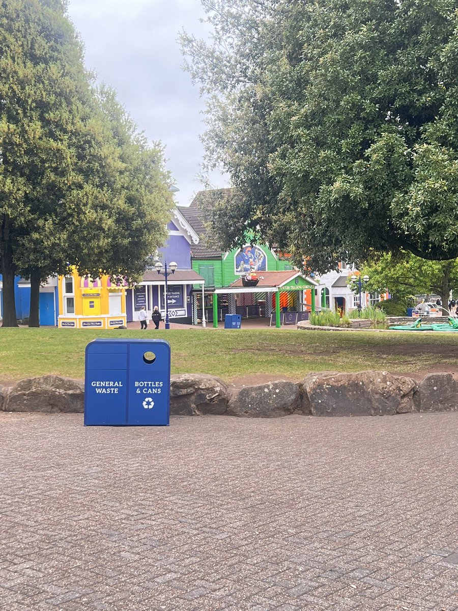 We have arrived at Alton Towers for Activities day 2025! Here’s hoping for a drier day than last year 🤣 <a href="/wallacehighsch/">Wallace High School</a>