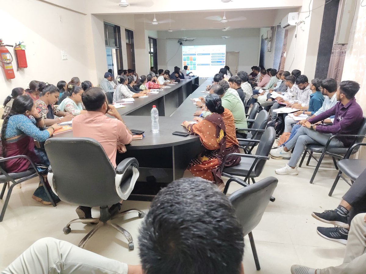 આજ રોજ હળવદ તાલુકા પંચાયત કચેરી ખાતે ટી ડી ઓ શ્રી ના અધ્યક્ષ સ્થાને કચેરીના તમામ કર્મચારી તેમજ તમામ તલાટીશ્રીઓ ને E-sarkar Portal અંગે ની તાલીમ આપવામાં આવી.  <a href="/PMOIndia/">PMO India</a> <a href="/CMOGuj/">CMO Gujarat</a> <a href="/GujPRHDept/">Panchayat, Rural Housing & Rural Dev. Department</a> <a href="/GujDCoffice/">Guj DCoffice</a> <a href="/CollectorMorbi/">Collector & District Magistrate, Morbi</a> <a href="/ddomorbi1/">District Panchayat MORBI</a>