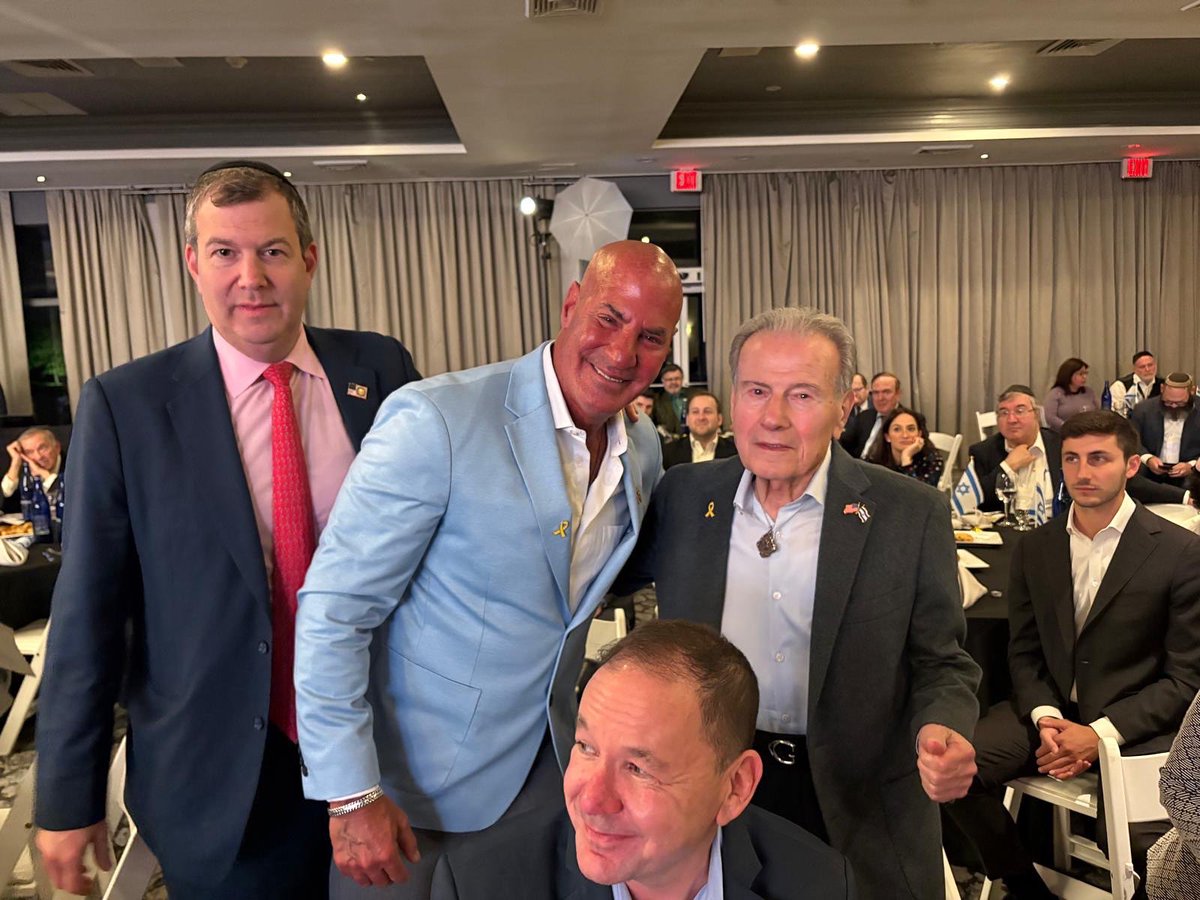 sidrosenberg19's tweet photo. God Bless 95 year old Holocaust survivor Jerry Watski on my right in this picture. My Holocaust Memorial Museum Council colleague @BurkanJonathan on my left. Two more prestigious men at last night’s @ateretcohanim annual gala in Hewlett. Great job Shani Hikind! @HolocaustMuseum https://t.co/cXIqDME12x
