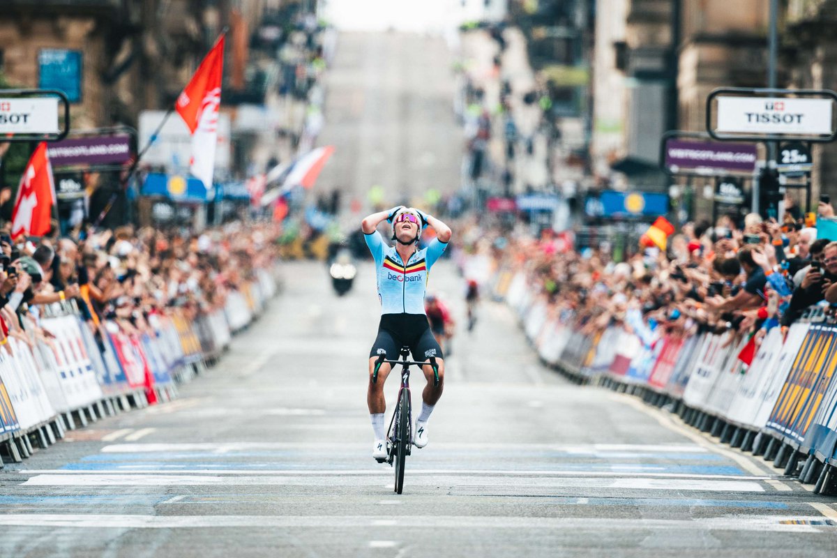 EBU_HQ's tweet image. 🚴We’ve got the inside track on cycling! Fans across Europe will be able to watch major cycling events for free, following our acquisition of the European media rights to major UCI World Championships through 2031.

Read more: social.ebu.ch/UCI25

#PublicServiceMedia #Cycling