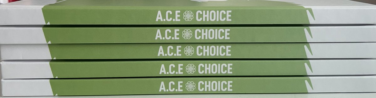 ACEChoiceland5's tweet photo. Hello!!

We have been a bit busy these past few weeks but we’re here to announce that the books are finally printed 🍀

They look really beautiful and they came in excellent condition✨

We thank you again Choice for taking part in this beautiful project. 

❤️💙💜🧡💛🍀🫶

Happy 8th year anniversary A.C.E ! 

#ACExChoice #에이스