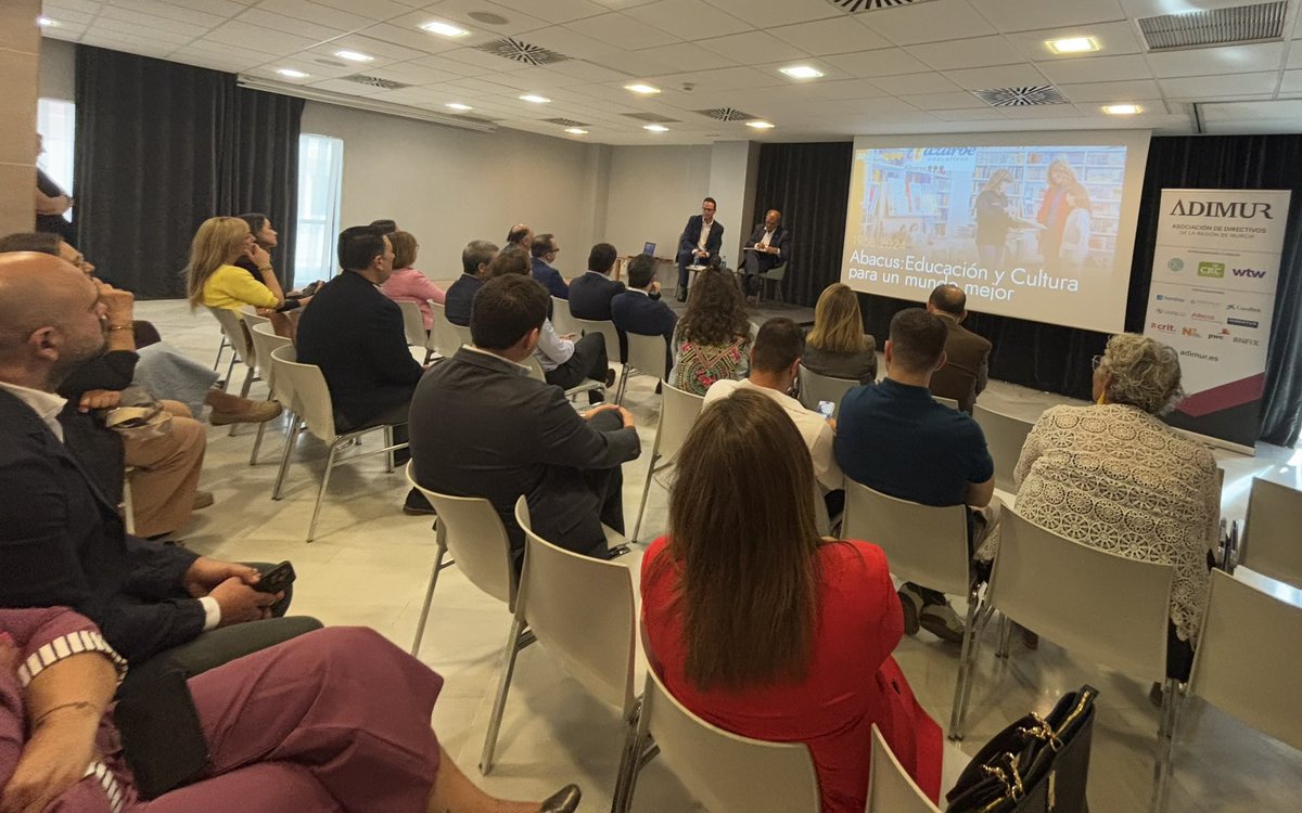 En la jornada de <a href="/AdimurInfo/">ADIMUR - Directivos Murcia</a> escuchando a <a href="/japedreno/">Juan Antonio Pedreño</a> <a href="/ucomur/">Unión Cooperativas Trabajo Asociado Región Murcia</a> sobre cooperativismo y creación de riqueza a través de la economía social.