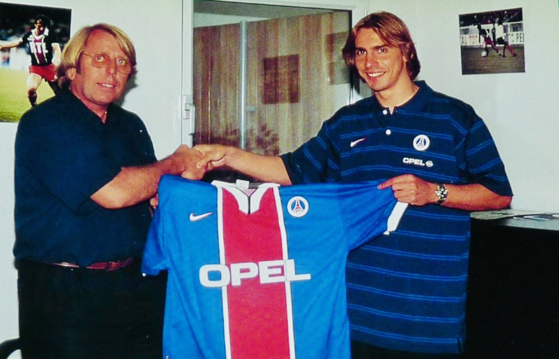 Demain dans le podcast 100% PSG le Mag, je recevrai le Sorcier blond Claude Le Roy, qui a aussi été directeur sportif du PSG, saison 97-98.

Enregistrement 15h-16h30 à la Maison de la Radio, il reste une place en studio, MP 📮 pour venir faire l’émission avec nous