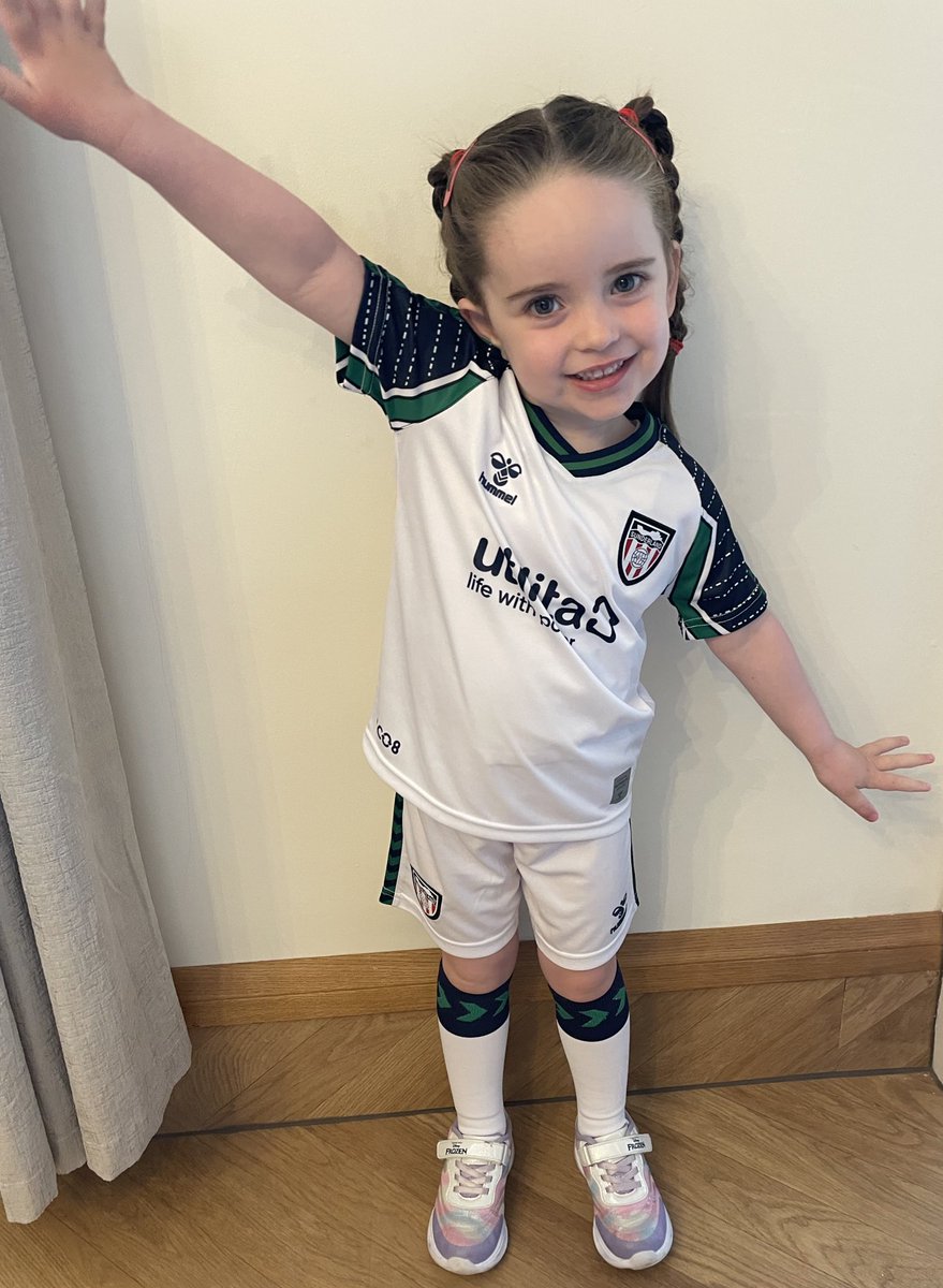 All ready for <a href="/SunderlandAFC/">Sunderland AFC</a> Red and white day at <a href="/St_Benets/">St Benet's</a> ! <a href="/Trimble89/">Marc Trimble</a> #SAFC #TilTheEnd