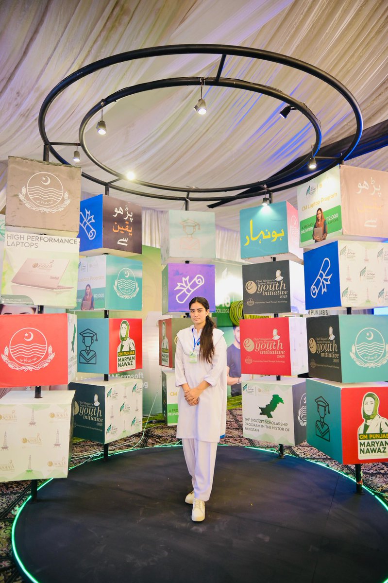 8,000 attendees, one mission: empowering youth through education. CM Maryam Honhaar Scholarship is changing lives every day.

 #مریم_کا_ہونہار_پنجاب