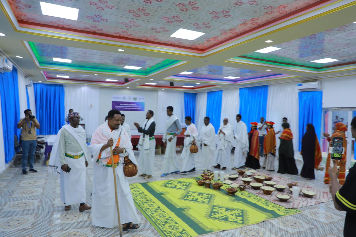 reado_org's tweet photo. On May 21, READO organized its fifth Social Cohesion Event in commemoration of the World Day for Cultural Diversity for Dialogue and Development. The event, conducted under the Elevate Project funded by #KOICA through @iom_somalia , served as a platform to celebrate cultural diversity and strengthen community ties among displaced and host populations.
The event featured traditional performances reflecting the rich cultural heritage of participating communities, a food fair offering a variety of traditional dishes that promoted mutual cultural appreciation, and inter-community discussions aimed at fostering dialogue, understanding, and peaceful coexistence.
Key community members participated in the event, including the Director of @Tubsancenter  in South West State (SWS), the Vice District Commissioner for Social Affairs, the Regional Vice Commissioner for Social Affairs, as well as community elders, youth representatives, and women leaders.
This inclusive event highlighted the importance of cultural diversity in promoting peace, dialogue, and development, reinforcing READO’s commitment to social cohesion and community resilience.