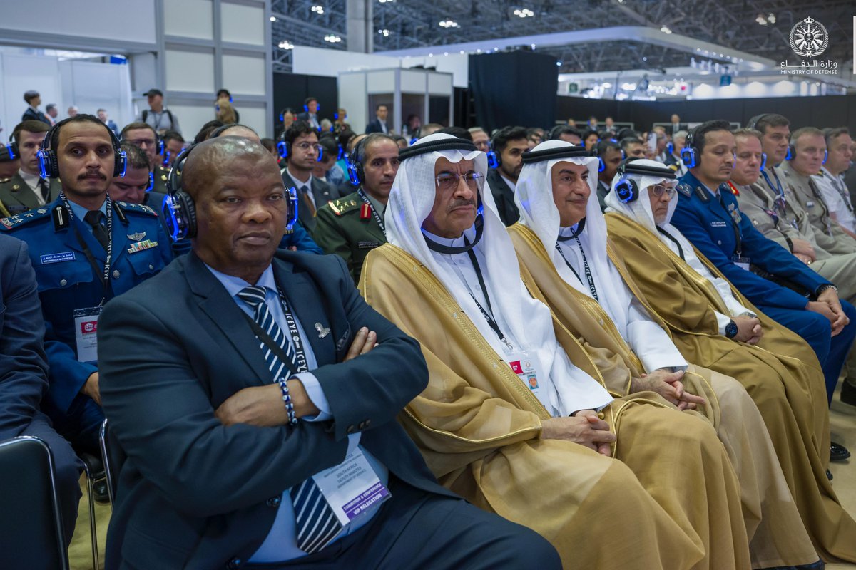 وفد من #وزارة_الدفاع برئاسة وكيل الوزارة للمشتريات والتسليح إبراهيم السويد، يشارك في معرض معدات الدفاع والأمن الدولي #DSEIJapan في اليابان، ويطّلع على التقنيات الدفاعية المتقدمة، ويلتقي عددًا من مسؤولي الجهات الحكومية والشركات المتخصصة، لبحث فرص التعاون في المجال الدفاعي.