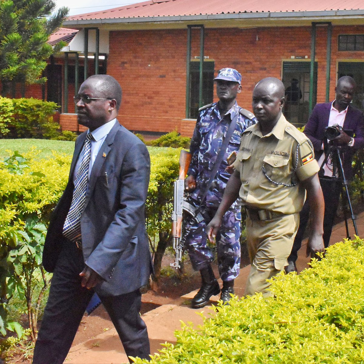 Fine Miracle (@miraclefive1) on Twitter photo The <a href="/AntiGraft_SH/">Anti Corruption Unit - State House Uganda</a> working with <a href="/CID1_UG/">Criminal Investigations Directorate-UPF</a> and <a href="/ODPPUGANDA/">ODPPUGANDA</a> have arrested & re-arraigned the Busia LCV before the Chief Magistrates Court, Busia on Charges of Wrongful Confinement and Threatening Violence. Remanded until 16/06/2025.
#ExposeTheCorrupt The <a href="/AntiGraft_SH/">Anti Corruption Unit - State House Uganda</a> working with <a href="/CID1_UG/">Criminal Investigations Directorate-UPF</a> and <a href="/ODPPUGANDA/">ODPPUGANDA</a> have arrested & re-arraigned the Busia LCV before the Chief Magistrates Court, Busia on Charges of Wrongful Confinement and Threatening Violence. Remanded until 16/06/2025.
#ExposeTheCorrupt