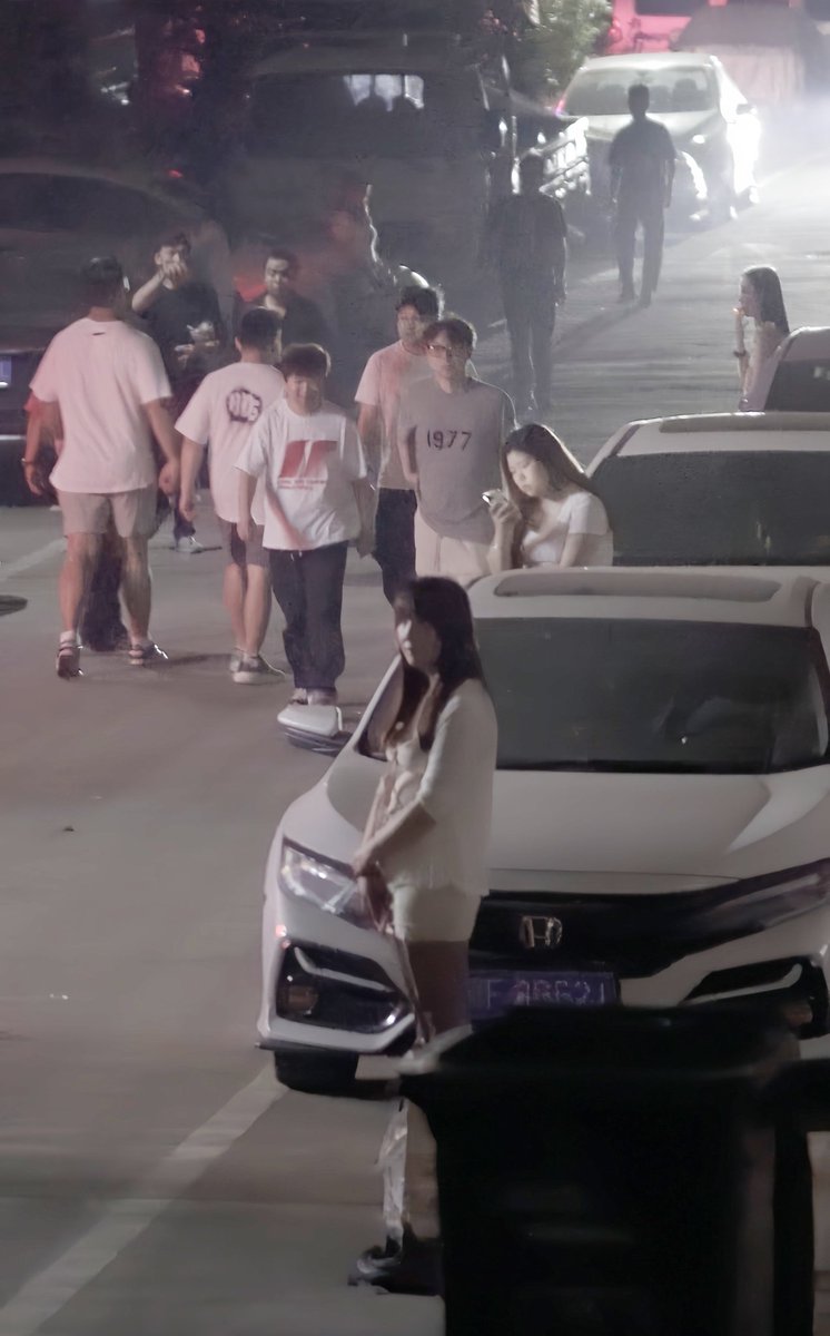 好多站街女!
这些人都是为生活所迫还是好逸恶劳? https://t.co/SDokmid619