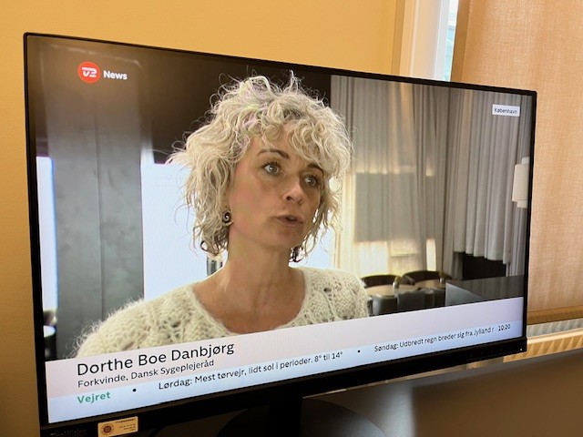 Dansk Sygeplejeråd (@sygeplejeraadet) on Twitter photo Tak til <a href="/PHummelgaard/">Peter Hummelgaard</a>, <a href="/engelschmidt/">Jakob Engel-Schmidt</a> og <a href="/troelslundp/">Troels Lund Poulsen</a> for at sige fra over for vold mod sygeplejersker👊
Lad os følge op på strafreform med national plan for, hvordan vi skaber mere tryghed og mindsker risiko, at volden overhovedet sker 📢<a href="/dbdanbjorg/">Dorthe Boe Danbjørg</a> i <a href="/tv2newsdk/">TV 2 NEWS</a> #sundpol Tak til <a href="/PHummelgaard/">Peter Hummelgaard</a>, <a href="/engelschmidt/">Jakob Engel-Schmidt</a> og <a href="/troelslundp/">Troels Lund Poulsen</a> for at sige fra over for vold mod sygeplejersker👊
Lad os følge op på strafreform med national plan for, hvordan vi skaber mere tryghed og mindsker risiko, at volden overhovedet sker 📢<a href="/dbdanbjorg/">Dorthe Boe Danbjørg</a> i <a href="/tv2newsdk/">TV 2 NEWS</a> #sundpol