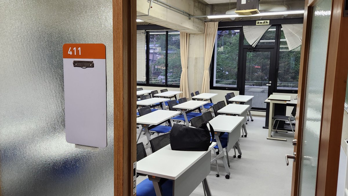 TUADhobby's tweet photo. 411講義室でカードゲーム交流会開催中です！
デュエマや遊戯王などで遊べます
20時くらいまでやってるのでお気軽に👍
#TUAD #芸工大 https://t.co/Fxniv9EOSq