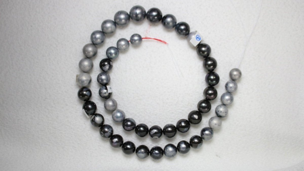 Japanese techniques of pearl restoration in the latest Gems&amp;Jewellery 📚

Ayako Naito dives into the methods used when a pearl is damaged. Gem-A Members: gem-a.com/publications/g…

📸 Pearls affected by the Great East Japan Earthquake, The Pearl Science Laboratory Co. Ltd.