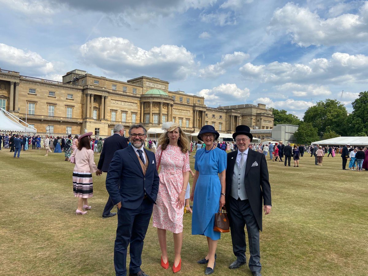 _cathedralmusic's tweet image. Earlier in the week, representatives from the Trust were honoured to attend The King's Garden Party at Buckingham Palace 👑
We are indebted to our Royal Patron, HRH The Duchess of Gloucester, for her unwavering support of cathedral music 🙏🎶