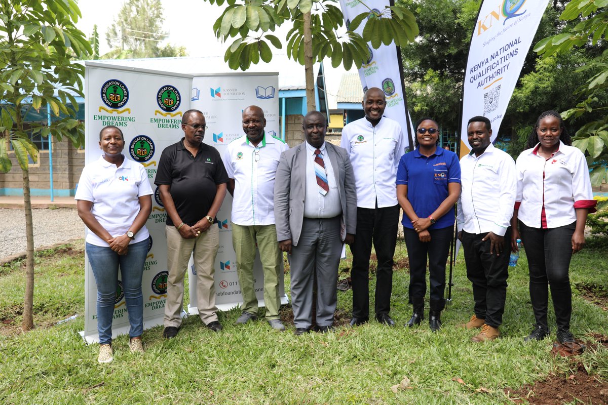 camerafrica's tweet image. What’s the last tree you planted? Tag a friend who’d love to do this with you! 
#GreenEducation #FutureFunded #TreeByTree #GoGreenKenya #EducationForSustainability #HELBImpact #DandoraSecondary #CamerafricaChronicles #YouthForClimate #KenyaGoesGreen