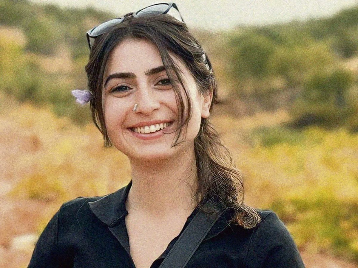 Gazeteci arkadaşımız Öznur Değer'in tutuklu yargılandığı dava Mardin 2. Ağır Ceza Mahkemesi tarafından görülmeye başlandı. Kürtçe savunma yapmak isteyen Öznur'a mahkeme tarafından, tercüman ücretinin kendisinin karşılaması üzerine tercüman getireceklerini, belirtti.