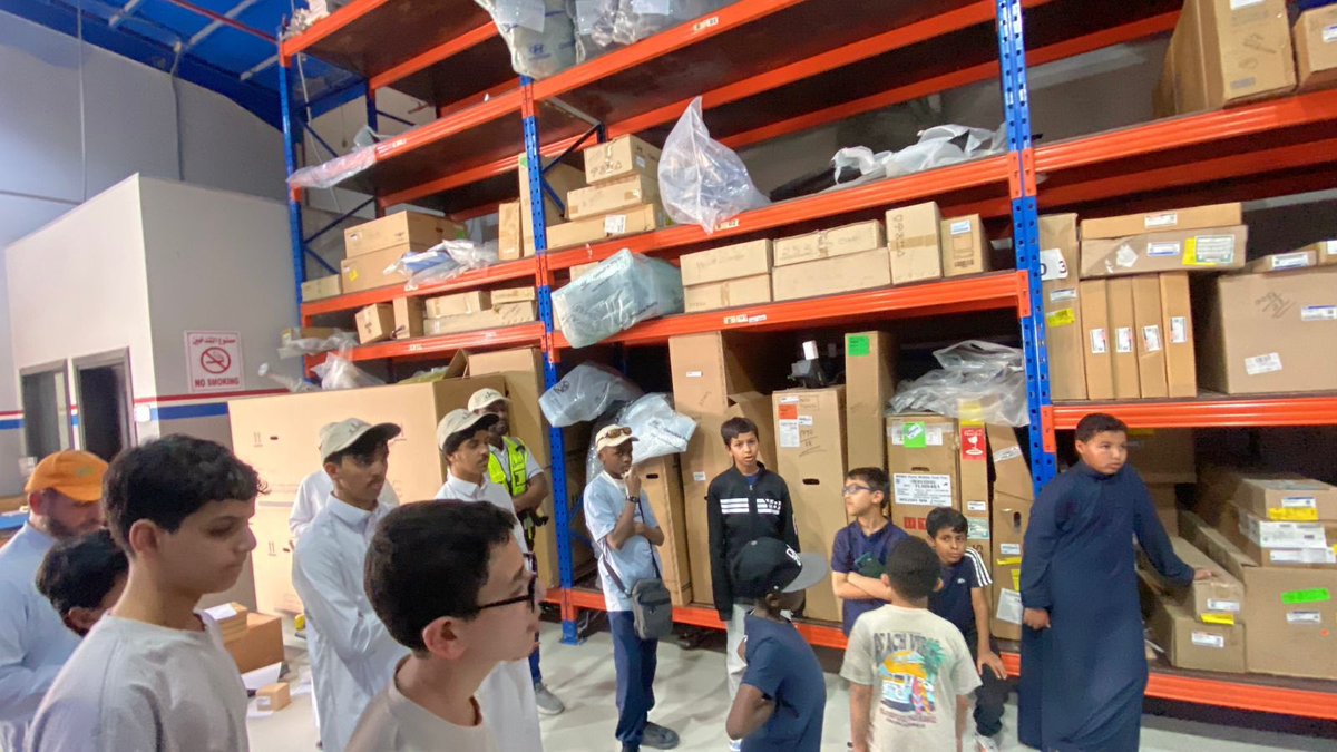 اختتمت مساء امس الاربعاء الموافق 20 مايو فعاليات وبرامج @shebelyanbu وذلك بزيارة شركة محمديوسف الناغي/فورد
تخللت الزيارة ورشة الصيانة العامة
قسم مبيعات سيارات فورد
مستودع قطع الغيار
وكانت بمرافقت مدير الصيانة
وعدد من فنيين قسم الصيانة
وفي ختام الزيارة تم توزيع قسيمة مشتريات