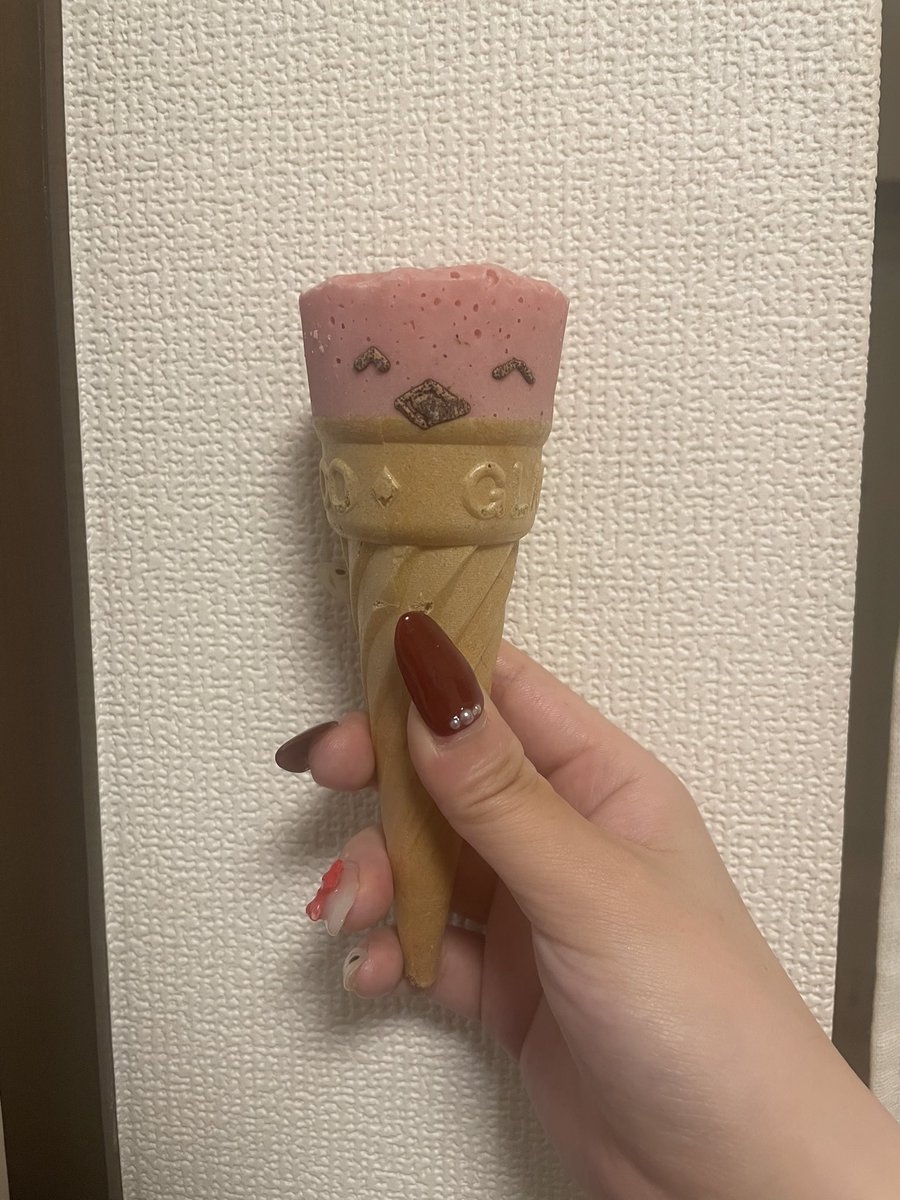 karin_zeropro's tweet photo. いちごカプリコにカプスケいた！！！
初めまして✨カプスケ🍓 https://t.co/ZvdIACqZvr