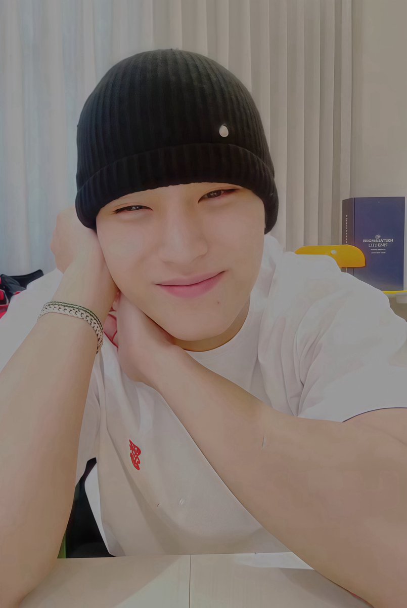 kkumacoups_x's tweet photo. cute as fuck                               what the fuck https://t.co/lGy2iXjyGT