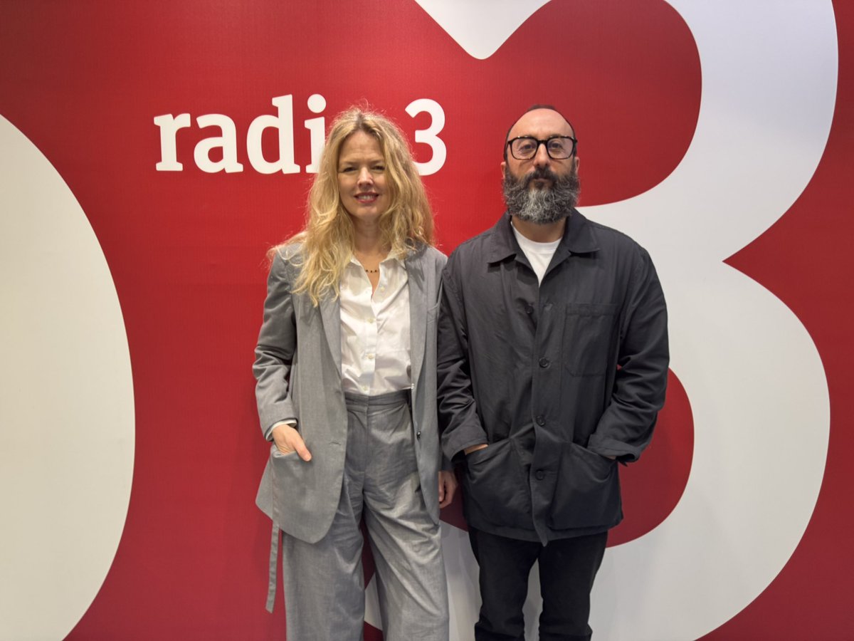 Hoy Empieza Todo 2 (@het2_radio3) on Twitter photo Está con nosotros Christina Rosenvinge (<a href="/Ch_Rosenvinge/">Christina Rosenvinge</a> ) en Más Allá De John Williams con Remate 🎶
Nos explica su trabajo componiendo la música para el film mexicano 'Hombres íntegros' 🎞️ <a href="/malvalanda/">Malvalanda</a> Está con nosotros Christina Rosenvinge (<a href="/Ch_Rosenvinge/">Christina Rosenvinge</a> ) en Más Allá De John Williams con Remate 🎶
Nos explica su trabajo componiendo la música para el film mexicano 'Hombres íntegros' 🎞️ <a href="/malvalanda/">Malvalanda</a>