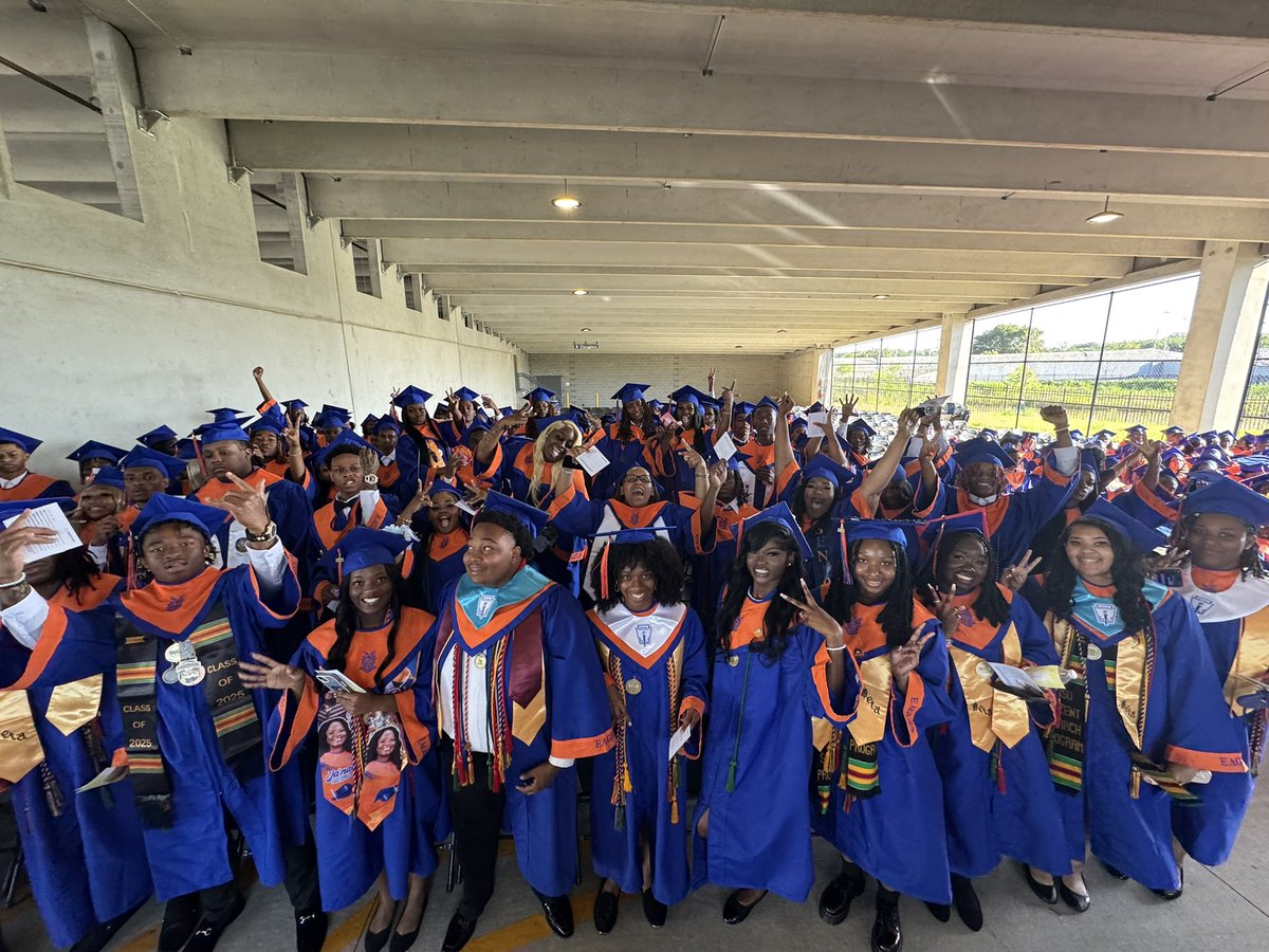 Congratulations to the class of 2025!!! #disruptingforexcellence #eaglepride #togethernothingisimpossible #oneteamonedream #ilovedcsd #HPRIDE #NewLevels #NewHeights #DCSD @dekalbschools @dcsd_hsarea