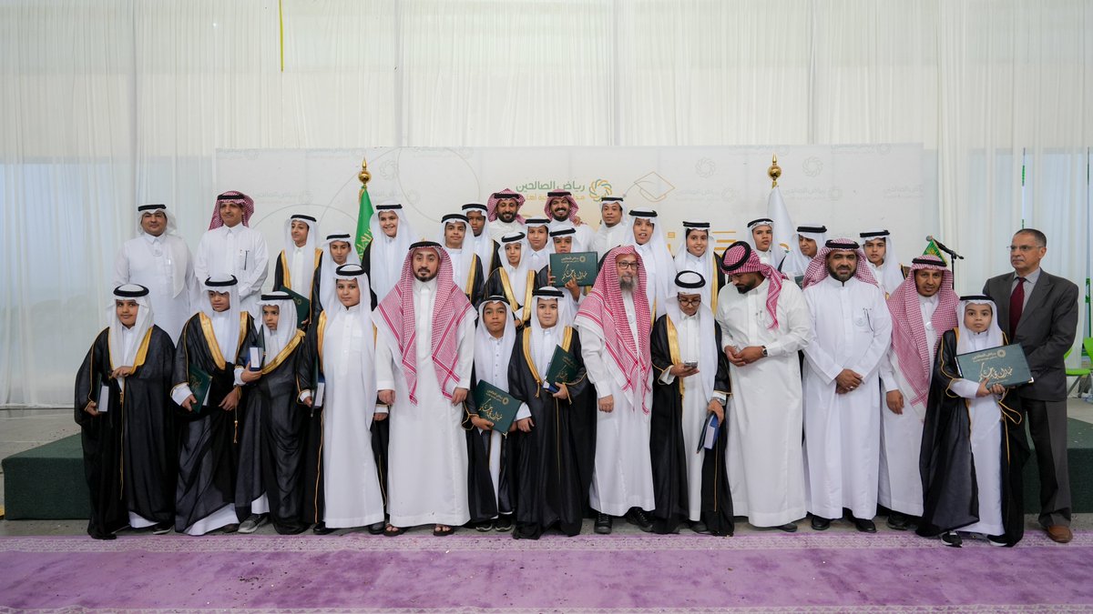 msalheens's tweet photo. في حفل بهيج عنوانه "الفرح"
احتفلت ابتدائية #رياض_الصالحين بتخرج طلاب الصف السادس ، بحضور المدير العام وقيادات المدارس وأولياء الأمور.
واختتم بالتقاط الصور التذكارية ، كذكرى لا تنسى في مسيرتهم التعليمية .
نبارك للخريجين ونتمنى لهم مستقبلاً مشرقًا! 💫
#تبوك #تعليم_تبوك https://t.co/HsDlPGtrzm