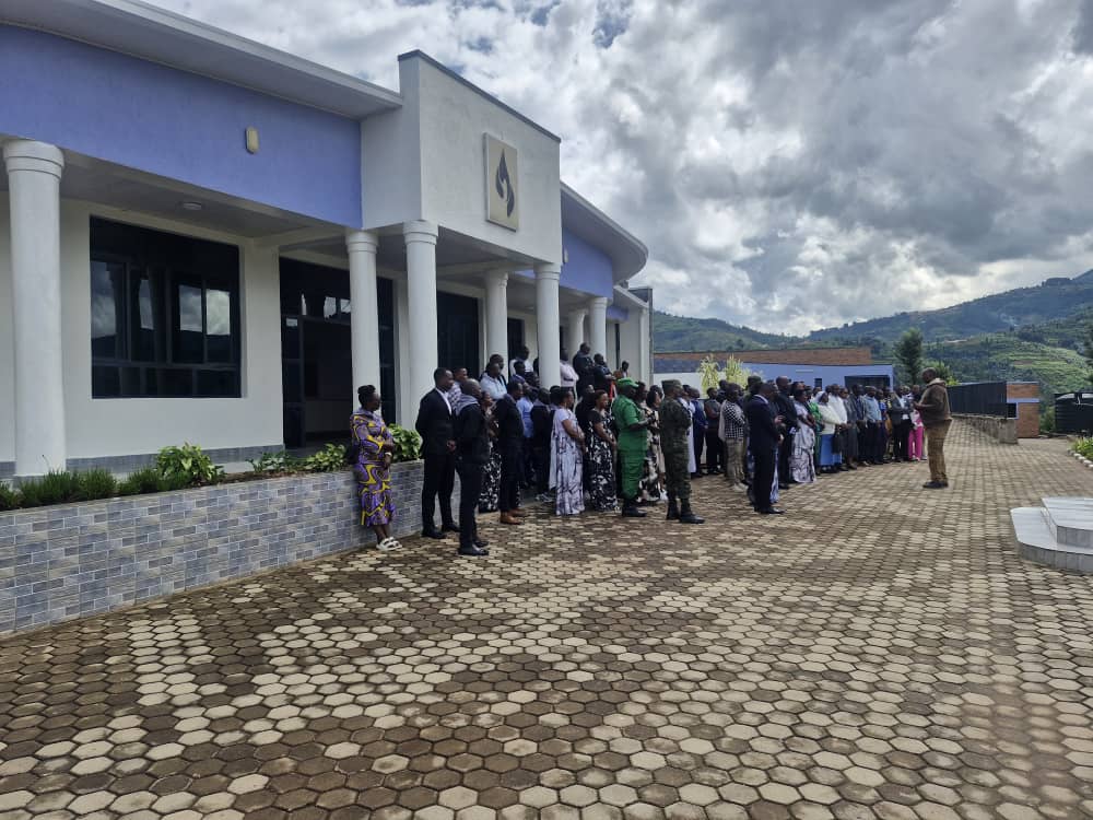 Kuri iyi tariki ya 22 Gicurasi 2025 Ibitaro bya #Murundahospital byibutse ku nshuro ya 31 Abatutsi bari Abakozi, Abarwayi, Abarwaza n'abandi biciwe mu Bitaro bya Murunda no mu Bigo nderabuzima bibishamikiyeho bazize Jenoside yakorewe Abatutsi mu 1994