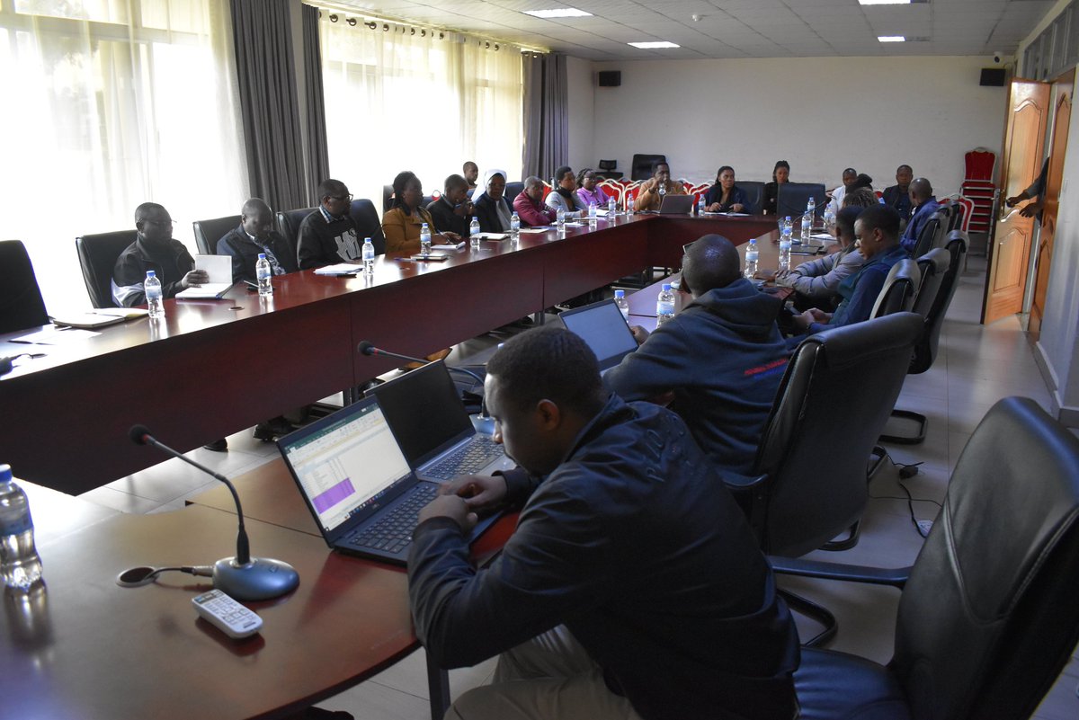 Nyabihu District (@nyabihudistrict) on Twitter photo Hagamijwe gusobanukirwa na Civil registration and vital statistics ( CRVS), ku bufatanye bw'Akarere, <a href="/RwandaLocalGov/">Ministry of Local Government | Rwanda</a>, <a href="/RwandaGender/">Ministry of Gender & Family Promotion | Rwanda</a> na <a href="/statisticsRW/">National Institute of Statistics of Rwanda</a> habaye amahugurwa agenewe abakozi bashinzwe imibare n'abayobozi b'ibigo nderabuzima, baganira ku mategeko agenga irangamimerere. Hagamijwe gusobanukirwa na Civil registration and vital statistics ( CRVS), ku bufatanye bw'Akarere, <a href="/RwandaLocalGov/">Ministry of Local Government | Rwanda</a>, <a href="/RwandaGender/">Ministry of Gender & Family Promotion | Rwanda</a> na <a href="/statisticsRW/">National Institute of Statistics of Rwanda</a> habaye amahugurwa agenewe abakozi bashinzwe imibare n'abayobozi b'ibigo nderabuzima, baganira ku mategeko agenga irangamimerere.
