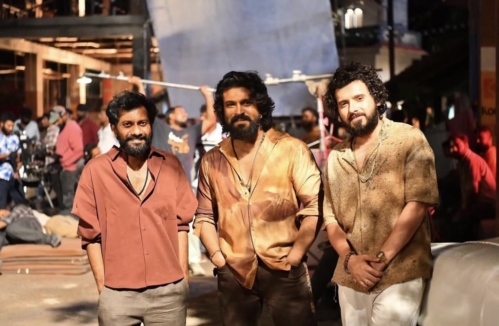 From the sets of #Peddi 🔥

<a href="/AlwaysRamCharan/">Ram Charan</a> <a href="/BuchiBabuSana/">BuchiBabuSana</a> <a href="/divyenndu/">divyenndu</a>