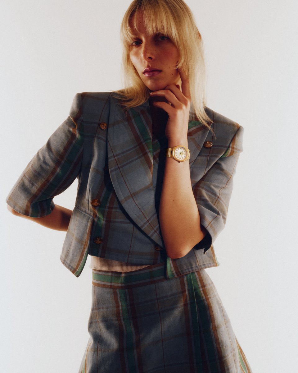 westwood_japan's tweet image. 2025年のウォッチコレクションは、スイスのラグジュアリーなタンクデザイン、現代的なロンドンの建築、あるいは再解釈されたハウスのモチーフにインスパイアされた、タイムレスなスタイルで展開。
#VWSS25 #VivienneWestwoodWatches #TimeMachine