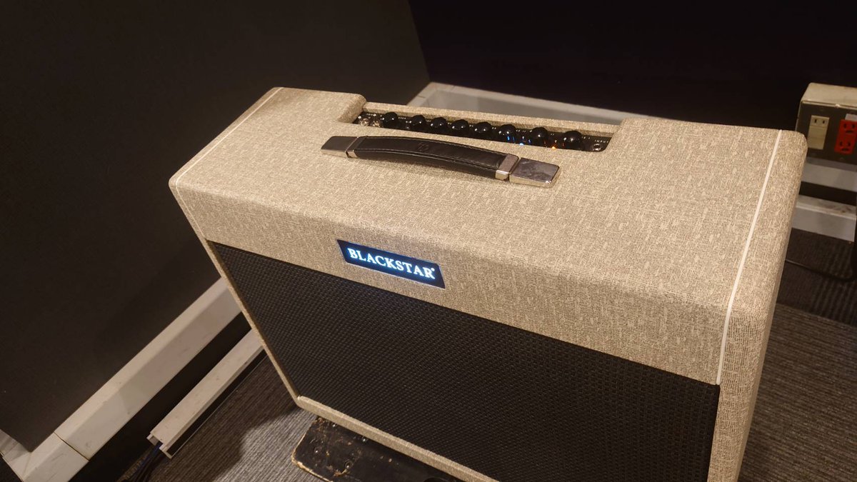 GROKSstudio's tweet photo. Studio3にBlackstar St.James 212 EL34 COMBO 50W 導入しました！2W / SAG / 50Wの3段階選べ、よりオーバードライブされたパワーアンプトーンが必要な場合は２W、ニュアンスを付けてコンプレッション感を味わいたい方はSAG、デカい音で使いたい方は５０Wでどうぞ！ https://t.co/VU8imTb3R8