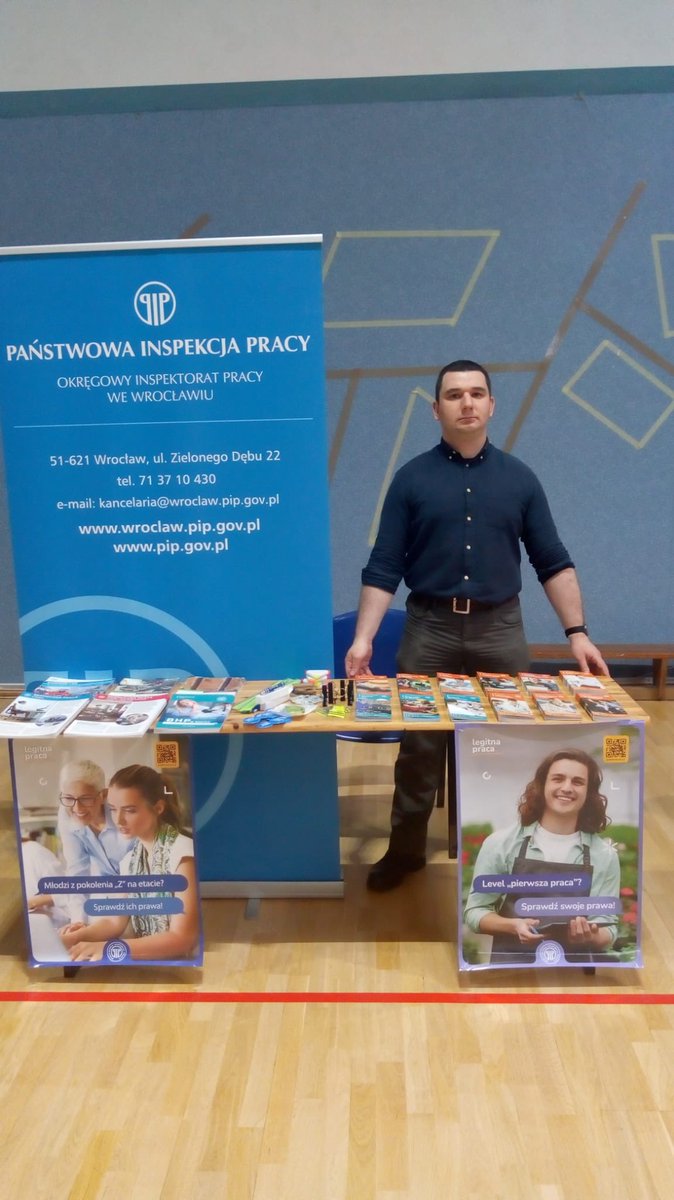 OIP_Wroclaw's tweet photo. Zapraszamy na nasze stoisko informacyjne podczas Targów Pracy w Wołowie! https://t.co/6LaOjnfyoa