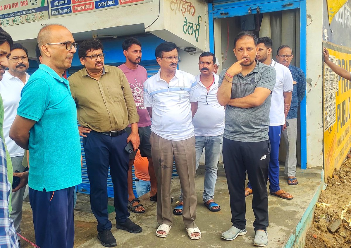 DrMangleshBJP's tweet image. आज श्री @MCGorakhpur जी के साथ सिविल लाइंस, मुंशी प्रेमचंद पार्क रोड, गोपलापुर, पैडलेगंज बुद्धा गेट के पीछे, दूरदर्शन मोड़, एच एन सिंह चौराहा, रामजानकी नगर, कौशल पुरम सहित शहर के प्रमुख जलभराव संभावित क्षेत्रों का स्थलीय निरीक्षण किया एवं अधिकारियों को आवश्यक निर्देश दिए।