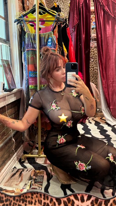 2 pic. Dress up https://t.co/OAtSTmLYNT