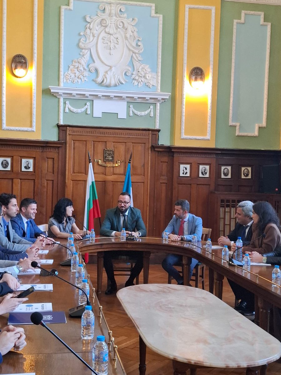 STUDY TOUR IN BULGARIA | La delegazione guidata dal Presidente Ivan Franco Bottoni e dalla VP Eleonora Missere incontrano, insieme al Presidente di #Confindustria Bulgaria Roberto Santarelli e il Presidente GI Bulgaria Andrea Contò, il vice sindaco di #Plovdid Vladimir Temelkov