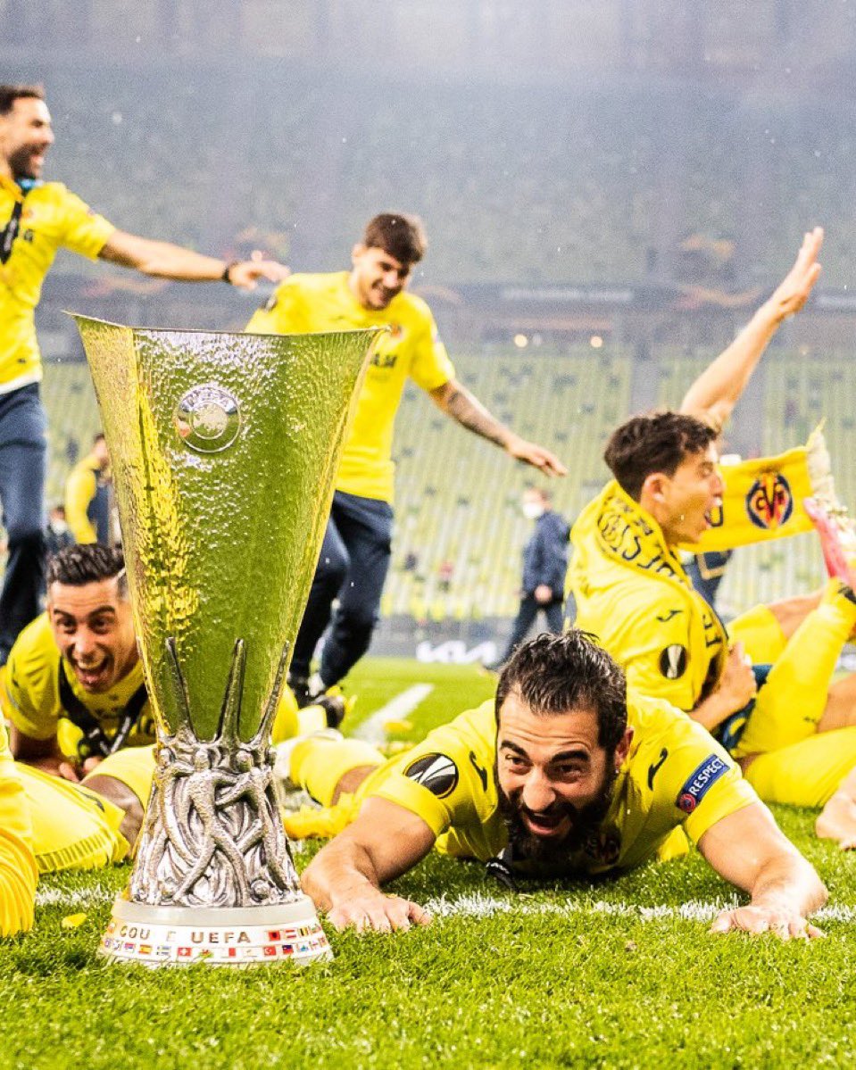 pau_cvf's tweet photo. Este domingo se despide Raúl Albiol de La Cerámica. Se va el capitán de Gdansk, para muchos, el mejor central de la historia del Villarreal. Leyenda dentro y fuera del campo. Ojalá reciba la ovación y el reconocimiento que tanto merece. Gracias por tanto, Raúl💛 https://t.co/r76Md75gMX