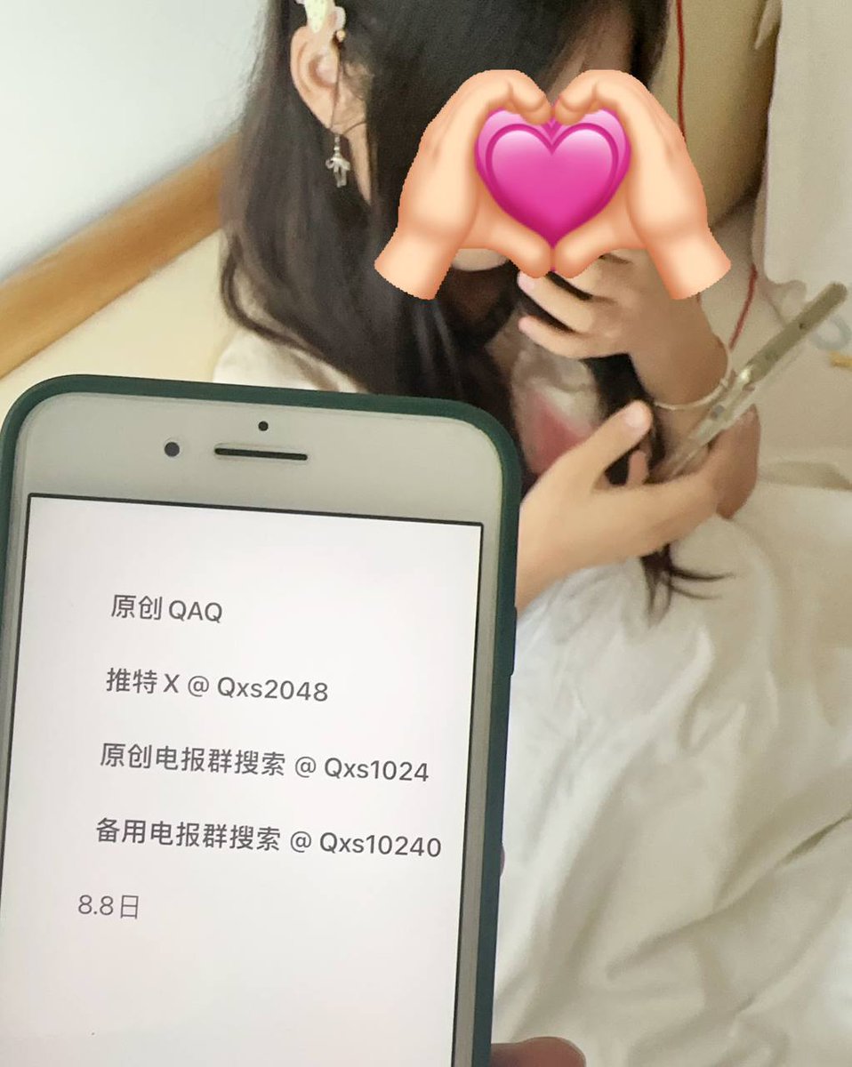 主03年女大上周日加上微信，到今天第一次见面直接约到酒店里。开好房等着被操…
刚见面一点都不害羞，她先到酒店后，特意让她把逼逼洗干净，因为我喜欢一见面就操她的那种感觉。做爱的时候一直在叫爸爸操我，用力…妥妥的又是一只小母狗！ https://t.co/xUM14zUoNL