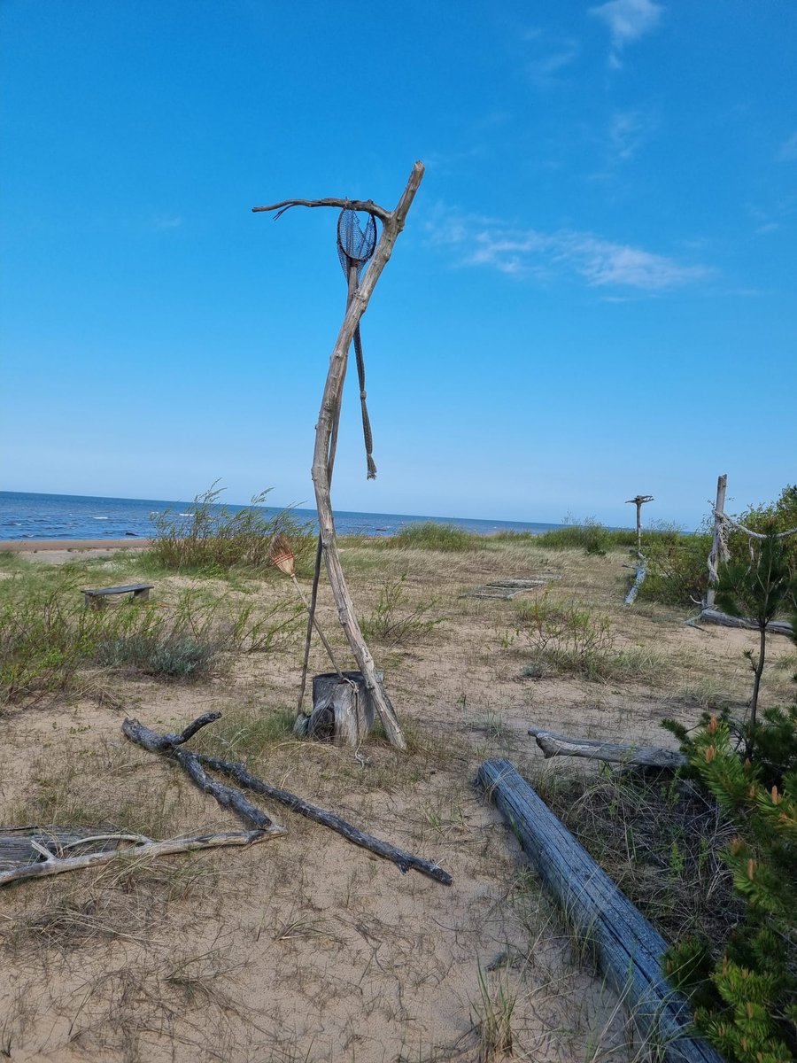 Visā Latvijas piekrastē turpinās ikgadējās zvejas laivu pārbaudes, ko veic Latvijas Jūras administrācijas kuģu kontroles inspektori. Šodien inspektori strādā posmā no Ainažiem līdz Liepupei. (Foto - vecākais kuģu kontroles inspektors Valters Veits).