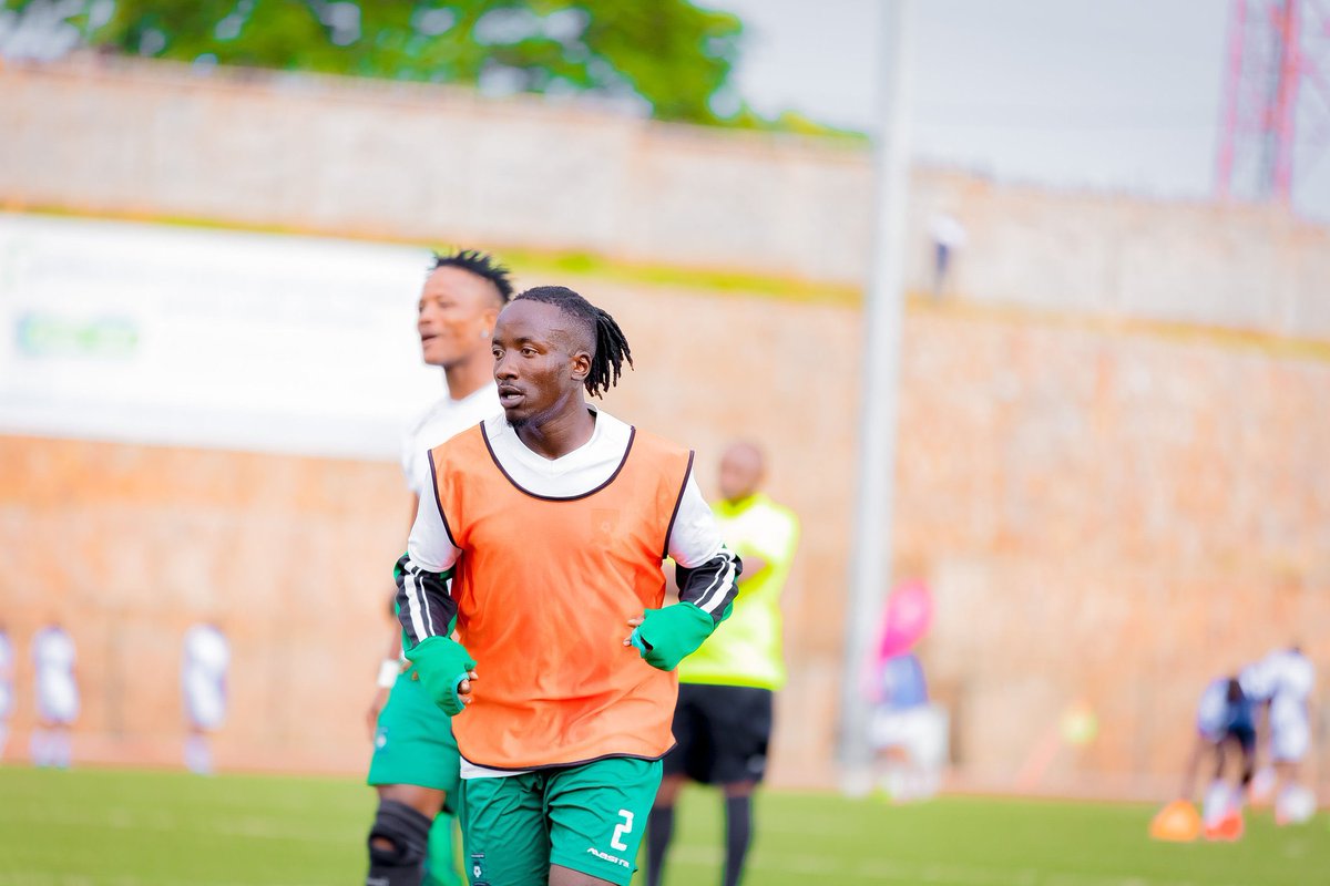🎯Ikipe ya Muhazi United iri kwitegura APR FC, igeze kuri stade ya Ngoma aho isanzwe ikorera imyitozo bayirukana mu kibuga kubera inama y’abakiriya ba Zigama CSS iri kuhabera. 

Iyi nama iri kubera hejuru mu gihe Muhazi yifuzaga ikibuga gusa. 

Muhazi isubiye i Rwamanaga yihuta.