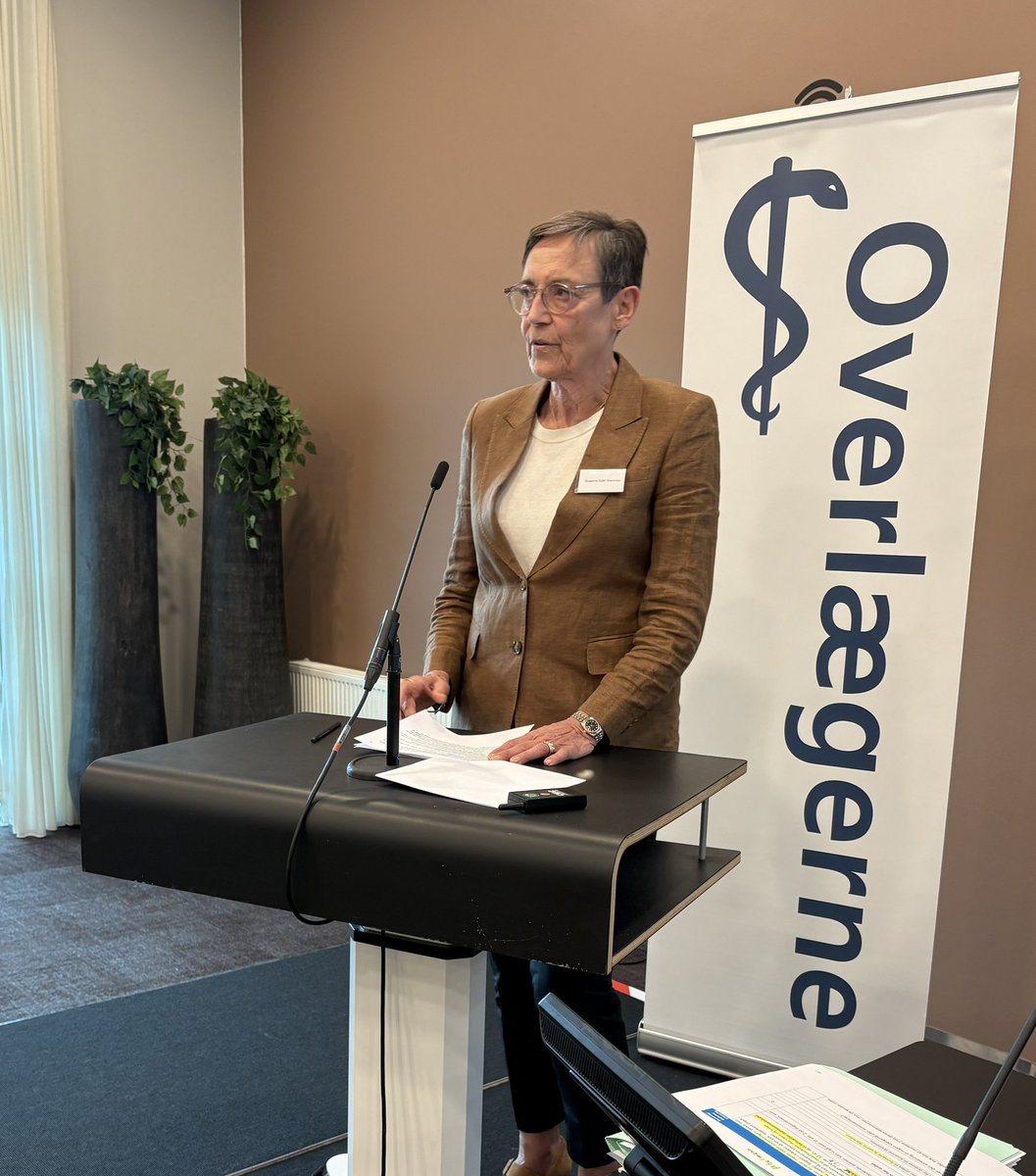 Overlægeforeningen (@overlgeforening) on Twitter photo “Hvis #sundhedsreformen skal blive en succes, kræver det lægelig ledelse.
Det forudsætter, at vi som lægelige ledere bliver inddraget og får ledelsesrum til at træffe beslutninger. Og at vi tager ansvaret på os.”
<a href="/SWammen/">Susanne Wammen</a> på Overlægeforeningens repræsentantskabsmøde #sundpol “Hvis #sundhedsreformen skal blive en succes, kræver det lægelig ledelse.
Det forudsætter, at vi som lægelige ledere bliver inddraget og får ledelsesrum til at træffe beslutninger. Og at vi tager ansvaret på os.”
<a href="/SWammen/">Susanne Wammen</a> på Overlægeforeningens repræsentantskabsmøde #sundpol