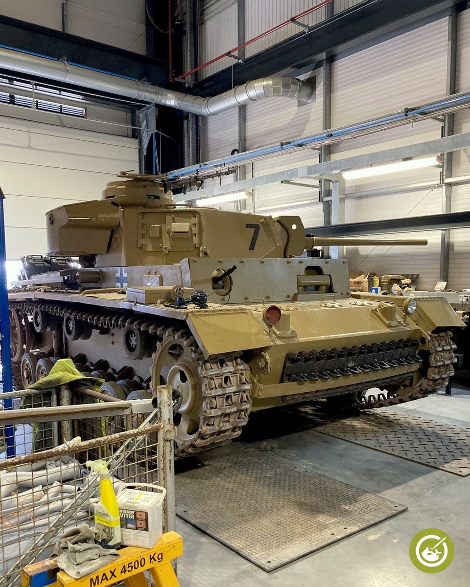 ⭐️TANKFEST STAR VEHICLES⭐️

Pictured during a recent trip to the workshop - the Museum’s Panzer III saw action in North Africa, &amp; is believed to have been captured at the Battle of Alam Halfa.

It'll soon take to the arena at TANKFEST on 27 - 29 June!

tankmuseum.org/events/tankfes…