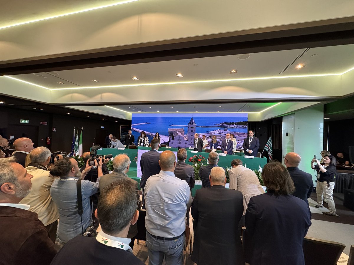 filcabari's tweet photo. 🎯 Oggi al via il XIV Congresso regionale della @CISLPuglia a #Bari! Due giornate dedicate a lavoro, contrattazione, inclusione e sicurezza. Presenti anche noi della #FilcaCislBari con la nostra delegazione e il nostro socio Karim 💪 #CongressoCISL #Partecipazione #LavoroSicuro https://t.co/VjlK0dejLw