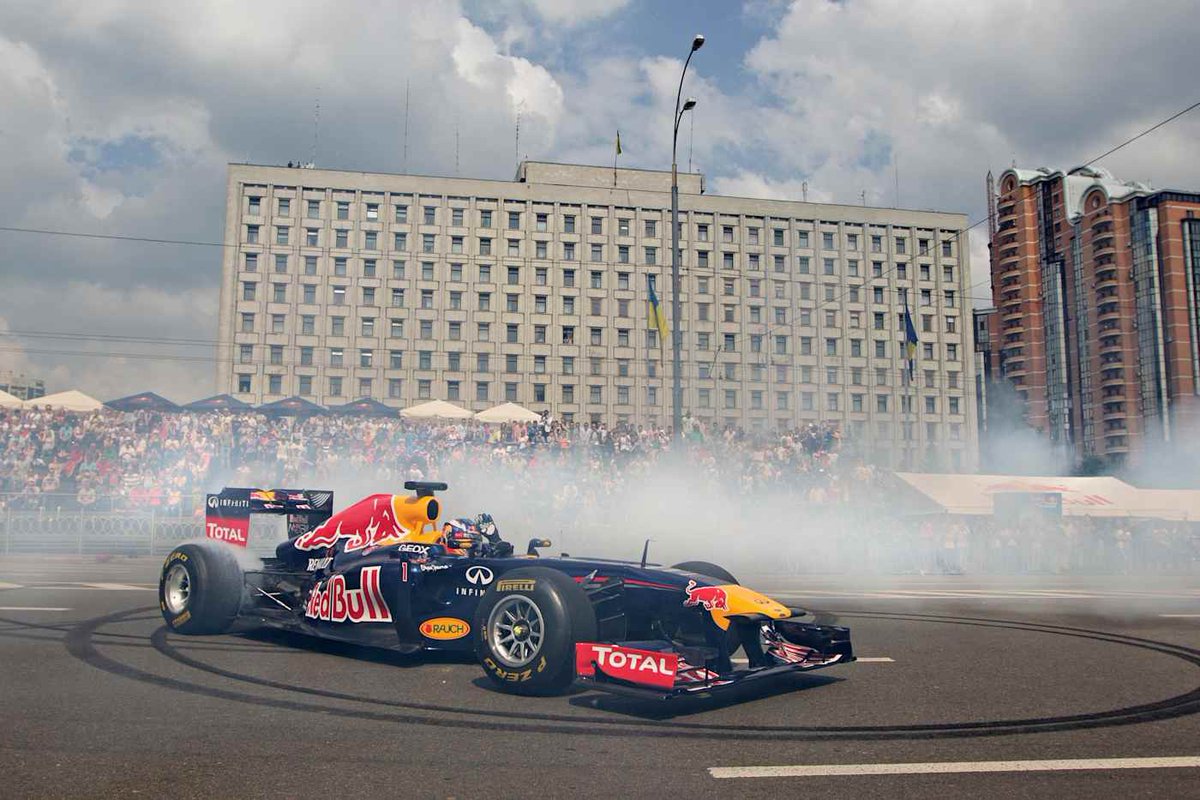 garagepeppers's tweet image. Даніель Рікардо за кермом боліда #RB7 на бульварі Лесі Українки в Києві. 2012 рік. Хто був?
#RedBull #F1 #Motorsport #Ukraine #Kyiv