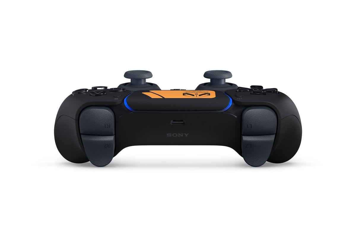 PlayStationUK's tweet photo. Keep on keeping on. 

Pre-orders for the Death Stranding 2: On the Beach Limited Edition DualSense are now live, delivered to you on June 26. https://t.co/3WLGpjwmQo https://t.co/HiAxmsXFni