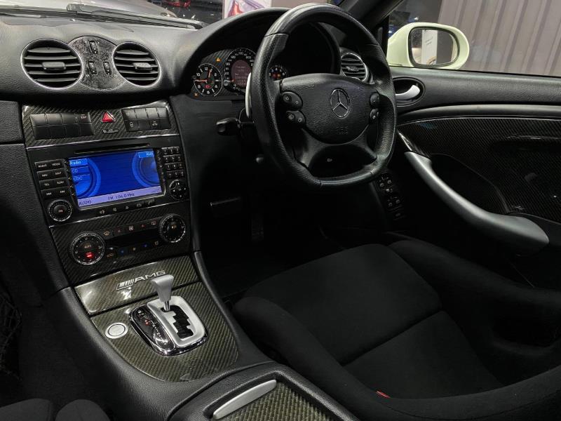 BoitumeloCaleb's tweet photo. R2 695 000
2008 Mercedes-Benz CLK CLK63 AMG Black Series
1 of 40 White CLK63 AMG Black Series worldwide, Track-Focused Upgrades, Stiffer Suspension and Wider Tires, Lightweight Composite Bucket Seats.
6.2L V8 engine
354kW &amp; 630Nm of torque
(40 000 km). https://t.co/vvWR9816QV